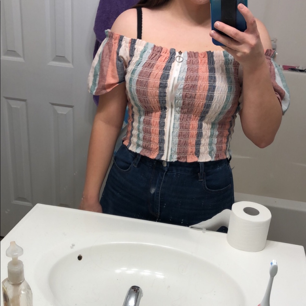 American Eagle Off thé shoulder crop top
